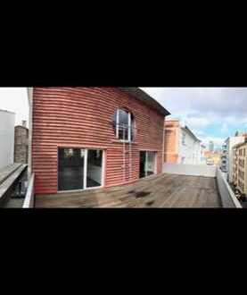 Gepflegte Penthouse-Wohnung mit zwei Zimmern, Galerie und Dachterrassse