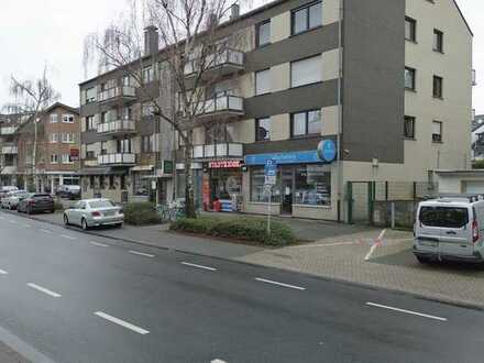 Ladenlokal mit großer Fensterfront in der Pulheimer City