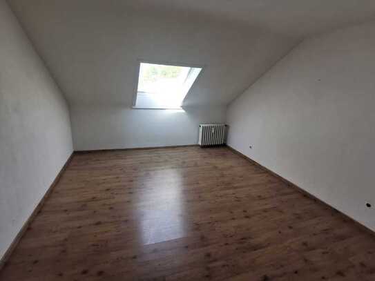 Schöne 2 Zimmer Dachgeschosswohnung in Moers-Kapellen