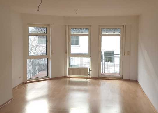 Schöne helle 4-Zimmer-Wohnung mit Balkon in Karben