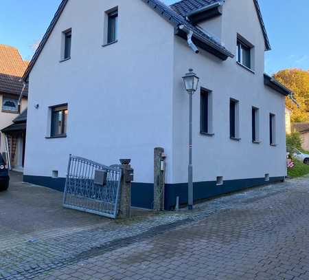 Erstbezug nach Kernsanierung 6-Zimmer-Reihenendhaus mit gehobener Innenausstattung in Idstein