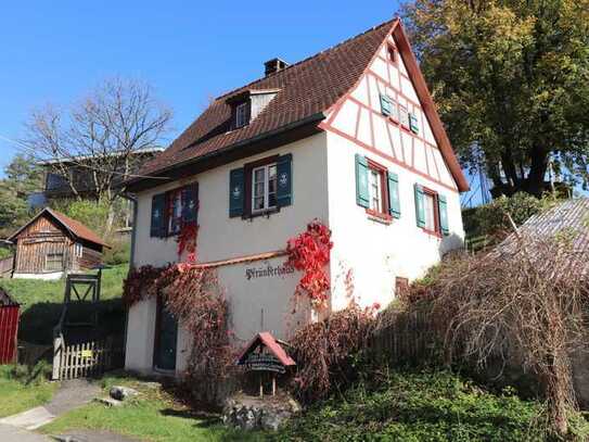 Bezauberndes Einfamilien-Haus auf weitläufigem Sonnengrundstück 
im Großen Lautertal, Indelhausen