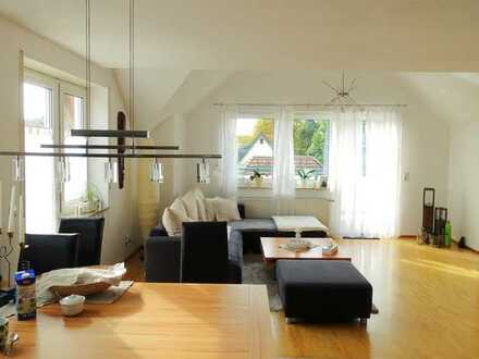 Wunderschöne, helle 3,5-Zimmer-Dachgeschoss-Wohnung mit 2 Balkonen und viel Stauraum