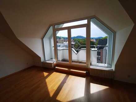Helle 3 Zimmer Maisonetten Wohnung mit zwei Balkonen