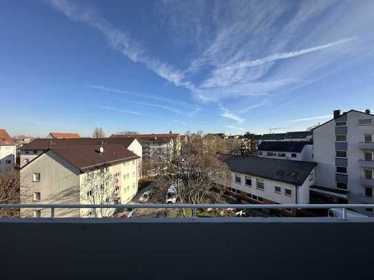 Lichtdurchflutete, sanierte 2-Raum-Wohnung mit Balkon in Mannheim Neckarstadt