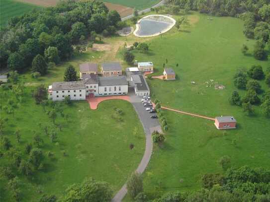 WORKING GREEN: Atelier/Büro-Räume in der Nähe der Stadt Frankfurt und Bad Vilbel und doch im Grünen