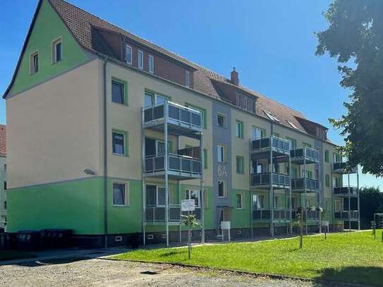 PRESSEL * FRISCH SANIERTE 3-ZIMMER-WOHNUNG im ERGESCHOSS mit großem BALKON in RUHIGER WOHNANLAGE