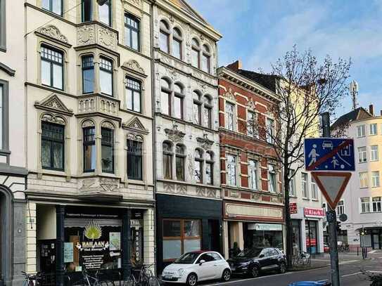 Historisches Mehrfamilienhaus in Rheinnähe!