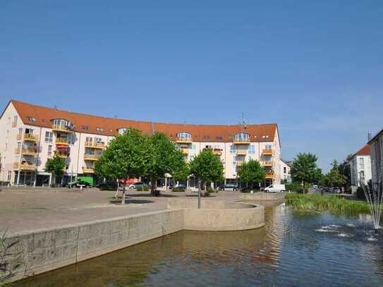 Tolle Lage * 3-Zimmer Wohnung (frei) mit Blick auf Marktplatz & Teich