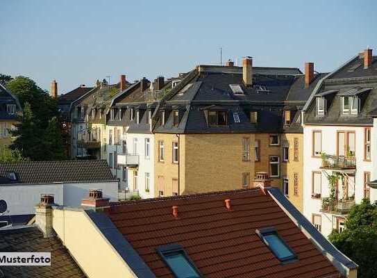 Freistehendes Mehrfamilienhaus auf großem Grundstück