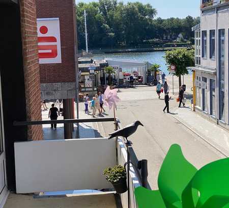 Direkt an der Vorderreihe - Eigentumswohnung mit Balkon, Wasserblick und Stellplatz