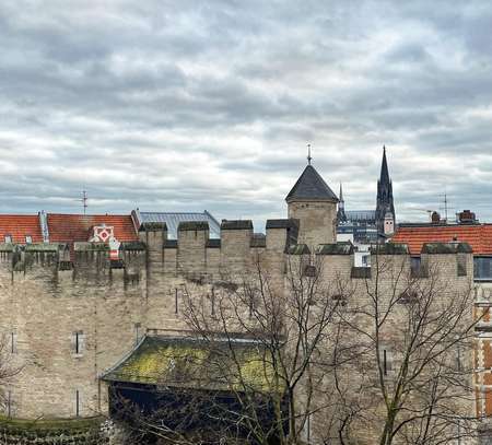 Traum Altbau Maisonette Wohnung am schönsten Dorfplatz Kölns