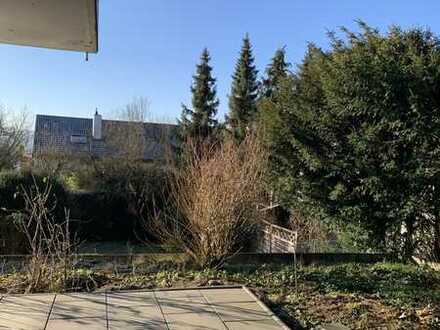 Modernisierte sonnige Wohnung mit sehr großer Terrasse in ruhiger Lage