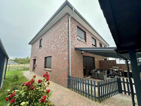 Moderne Doppelhaushälfte mit Garten und Carport – ab 01.07.2025 zu mieten!