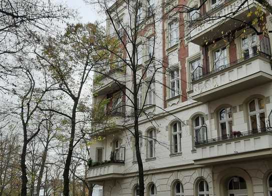 Bezugsfreie 2-Zimmer-Altbauwohnung auf der Roten Insel in Schöneberg