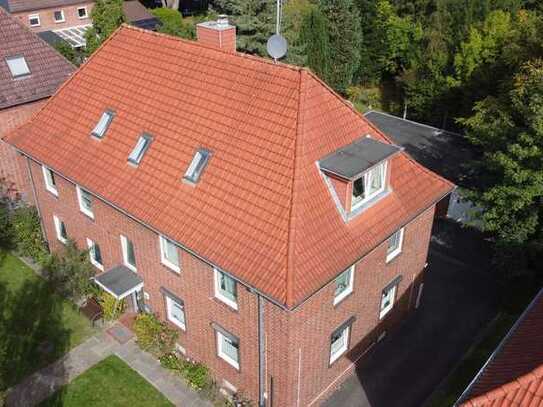 Mehrfamilienhaus mit sechs Wohneinheiten und potentiellem Baugrundstück für ein Doppelhaus