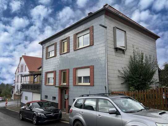 Ein- bis Zweifamilienhaus mit großer Dachterrasse