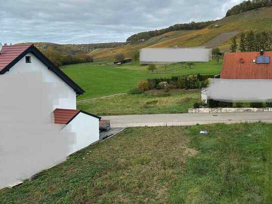 TRAUMHAFTES "DHH" GRUNDSTÜCK UNTERHALB DER WEINBERGE