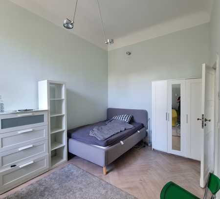 - Private Balcony and Bathroom
- Price €30/day until 31/10 + Deposit
- Send a brief about yourself