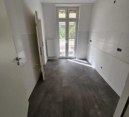 Sanierte 2 Zimmerwohnung im 3. OG mit Balkon & Stellplatz zu vermieten !