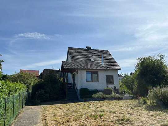 Naturnahes Leben in Kalletal: Einfamilienhaus mit großem Garten, Doppelgarage und Bauchlauf