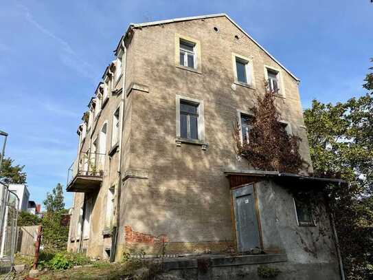 Sanierungsbedürftiges Haus mit zusätzlicher Anbaugenehmigung in Lieblingswohnlage von Loschwitz!