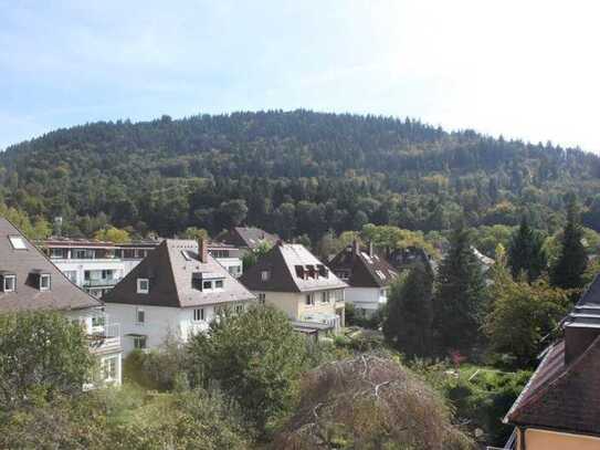 Schöne, helle Dachgeschosswohnung in Freiburg-Wiehre, gehoben saniert