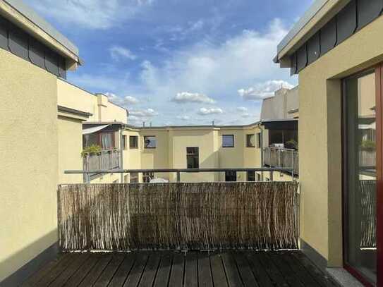 Helle 2,5-Raum-Dachgeschoss-Wohnung mit Terrasse in Elbnähe sucht Sie!