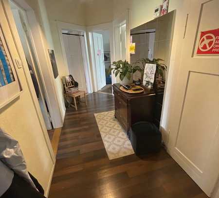 Renovierte ruhige 3-Zimmer-DG-Wohnung in der Franz-Bork-Straße