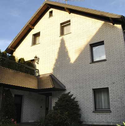 1-3 Familien Haus ca.360 qm + 200 qm N.Gebäude 1020 qm Grundstück in 34439 Willebadessen !