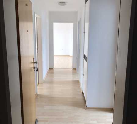 Schöne 3-Zimmer-DG-Wohnung mit Balkon und Einbauküche in Sulzbach/Saar