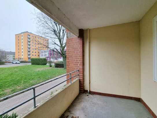 Gepflegte 2-Zimmer-Wohnung in Erdgeschosslage mit Balkon zu vermieten!
