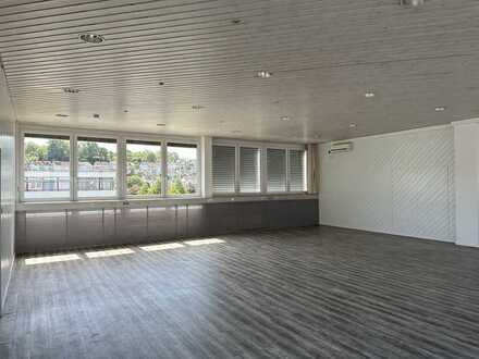 Klimatisierte & helle Büros (100m² oder 25m²)- neu renoviert mit Aussicht
