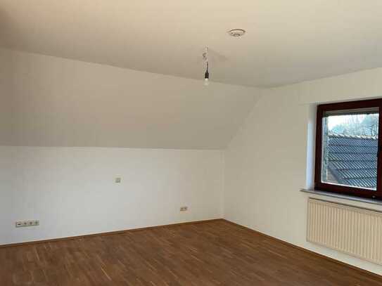 Vollständig renovierte 5-Zimmer-Wohnung mit geh. Innenausstattung mit Balkon