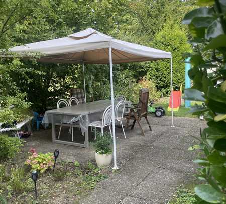 Tolle, vollständig renovierte 2-Zimmer-Wohnung mit Einbauküche und Garten zur Mitbenutzung in Langen