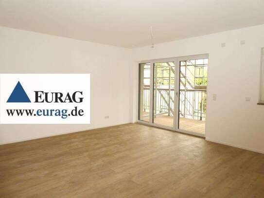 FÜ: Erstbezug! Attraktiv & repräsentativ, 2-Zi-Whg (1.OG) mit EBK, Balkon, Aufzug + TG-Stellplatz