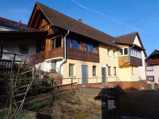 Rauenberg: ehemaliges landwirtschaftliches Anwesen mit Wohnhaus und Nebengebäuden
