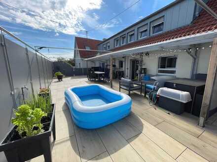 Exklusives Wohnvergnügen: Außergewöhnliche, bezugsfreie 7-Zimmer-Wohnung mit riesiger Dachterrasse!