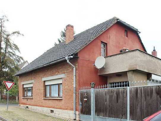 ländliches Wohnhaus mit Ausbaureserve, Stallgebäude und schönem Grundstück in Oldisleben