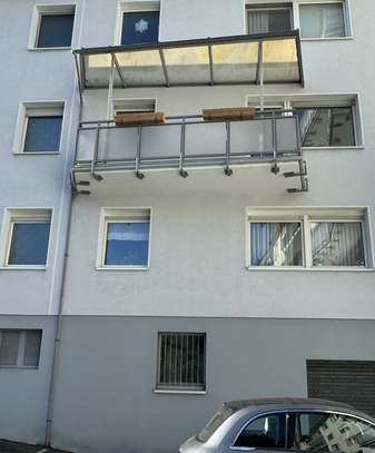 Frisch renoviert mit Tagelichtbad und Balkon