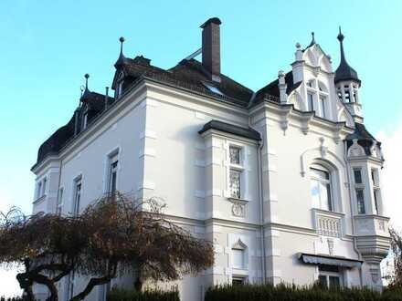 Repräsentative Villa in ruhiger Lage mit Blick auf den Neroberg