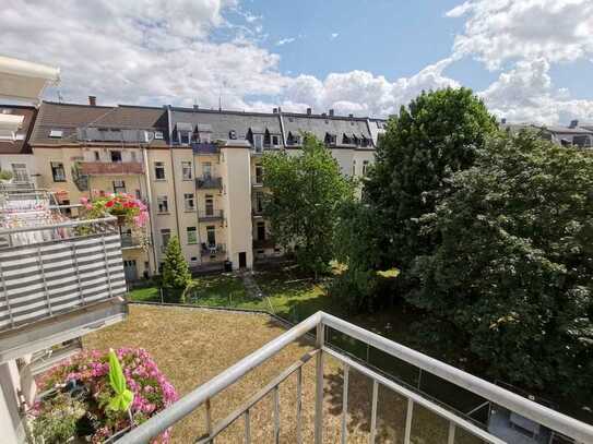 Gemütliche 2-Raum-Wohnung mit Einbauküche und Balkon im 3. OG