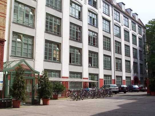 54,00 m² zu 10,60 €/m² zzgl. USt sofort, Warschauer Str. 58a, 2. Hof, san., ruhig, hell