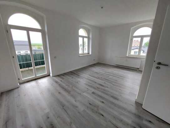 - Alles NEU - Tolle 2 Raum Wohnung mit Balkon