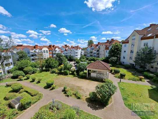 Mooderne und gut geschnittene 3-Zimmer-Wohnung mit Parkett, Balkon, Kamin und TG-Platz