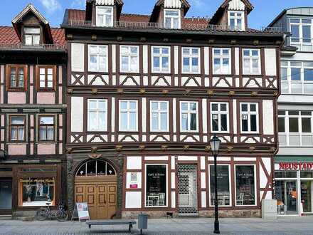 Lichtdurchflutetes Ladengeschäft mit großer Schaufensterfront in der Wernigeröder Innenstadt...