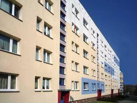 Gemütliche 3-Raum-Wohnung mit Badewanne und sonnigem Balkon