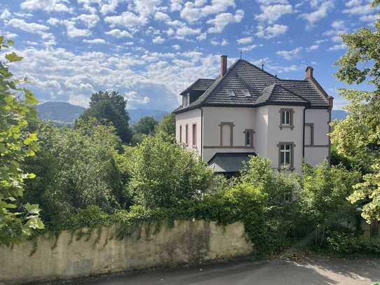 Einzigartige 3-Zimmer-Altbauwohnung in denkmalgeschützter Villa Louise