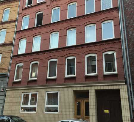 4-Zimmer-Wohnung im Hinterhof zu vermieten