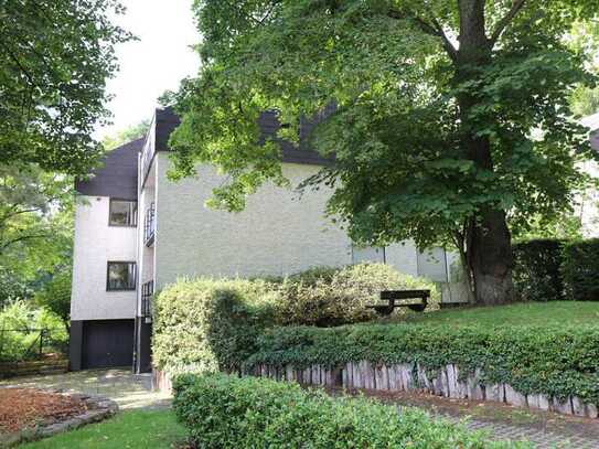 Großzügige, helle und umfassend sanierte EG-Maisonette mit Terrasse und kleinem Garten in Top-Lage